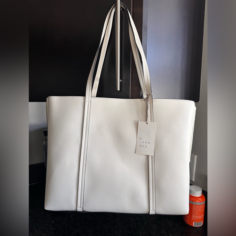 Large white tote.